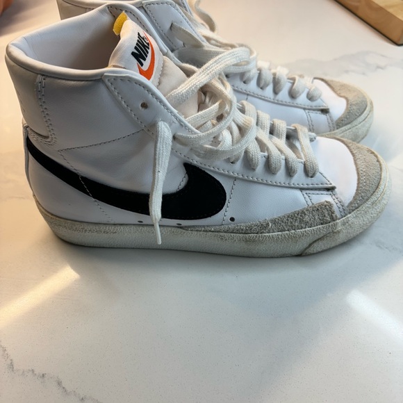 Nike Blazers - Picture 3 of 6